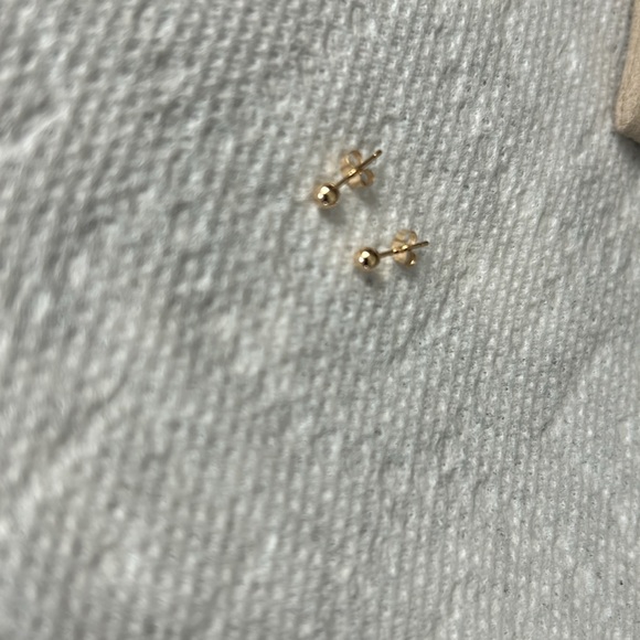 Oradina 14k yellow gold 3mm ball stud earrings. New, never worn. Excellent ! - Picture 6 of 6